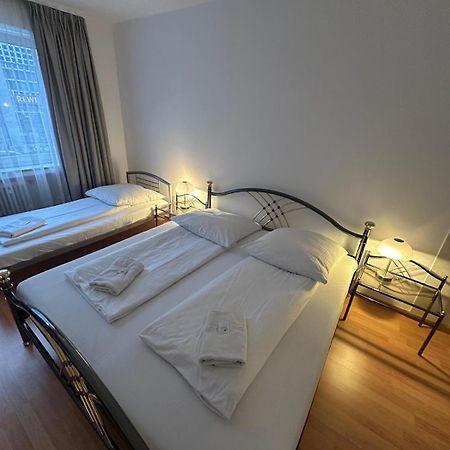 Hotel-Pension Asta Мюнхен Екстериор снимка