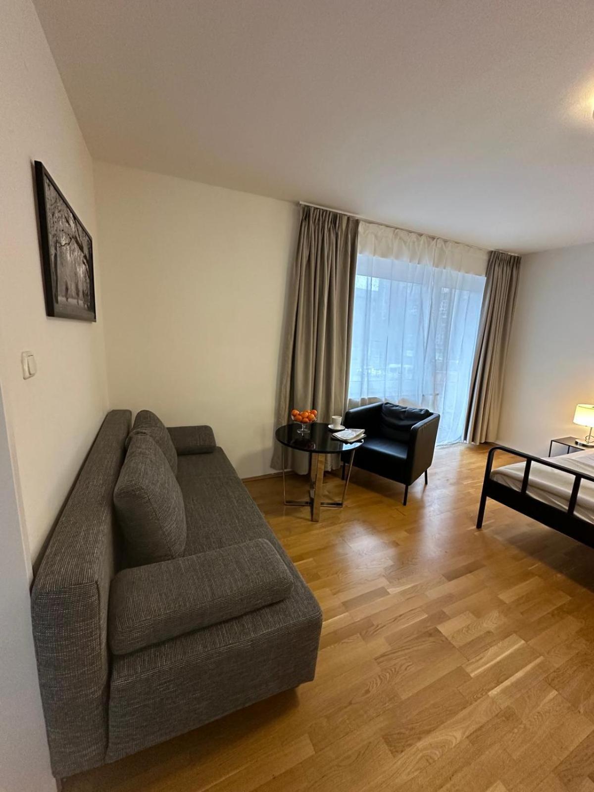 Hotel-Pension Asta Мюнхен Екстериор снимка