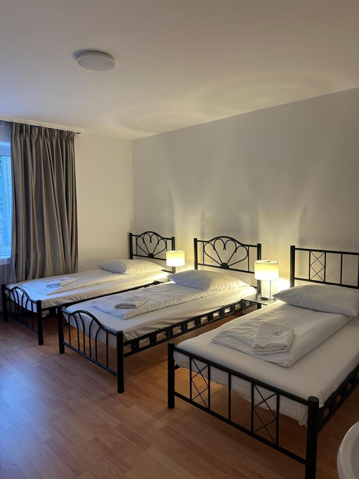 Hotel-Pension Asta Мюнхен Екстериор снимка