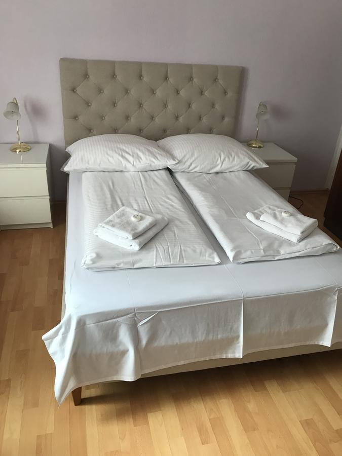 Hotel-Pension Asta Мюнхен Екстериор снимка