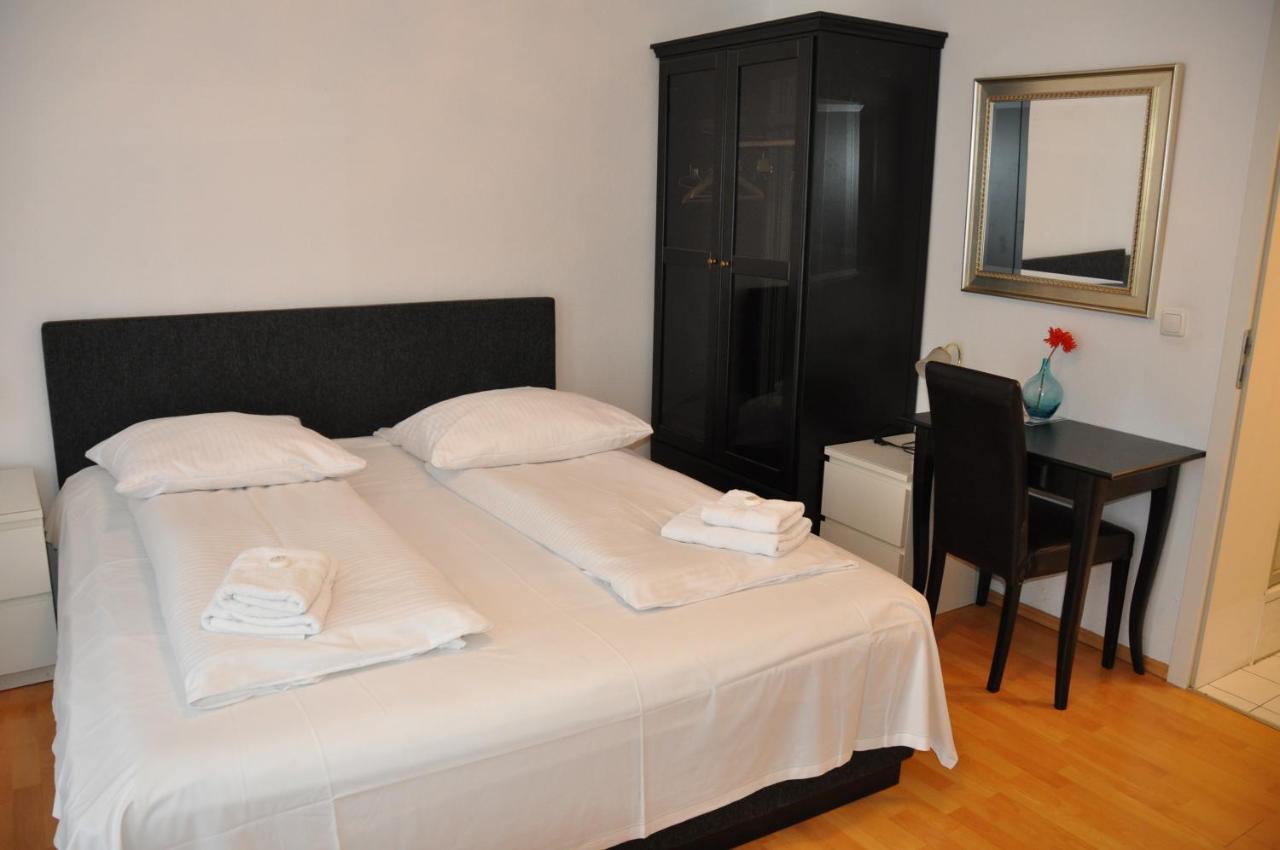 Hotel-Pension Asta Мюнхен Екстериор снимка