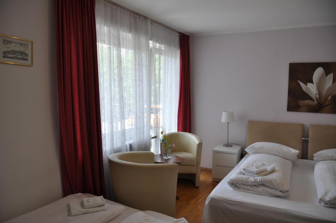 Hotel-Pension Asta Мюнхен Екстериор снимка